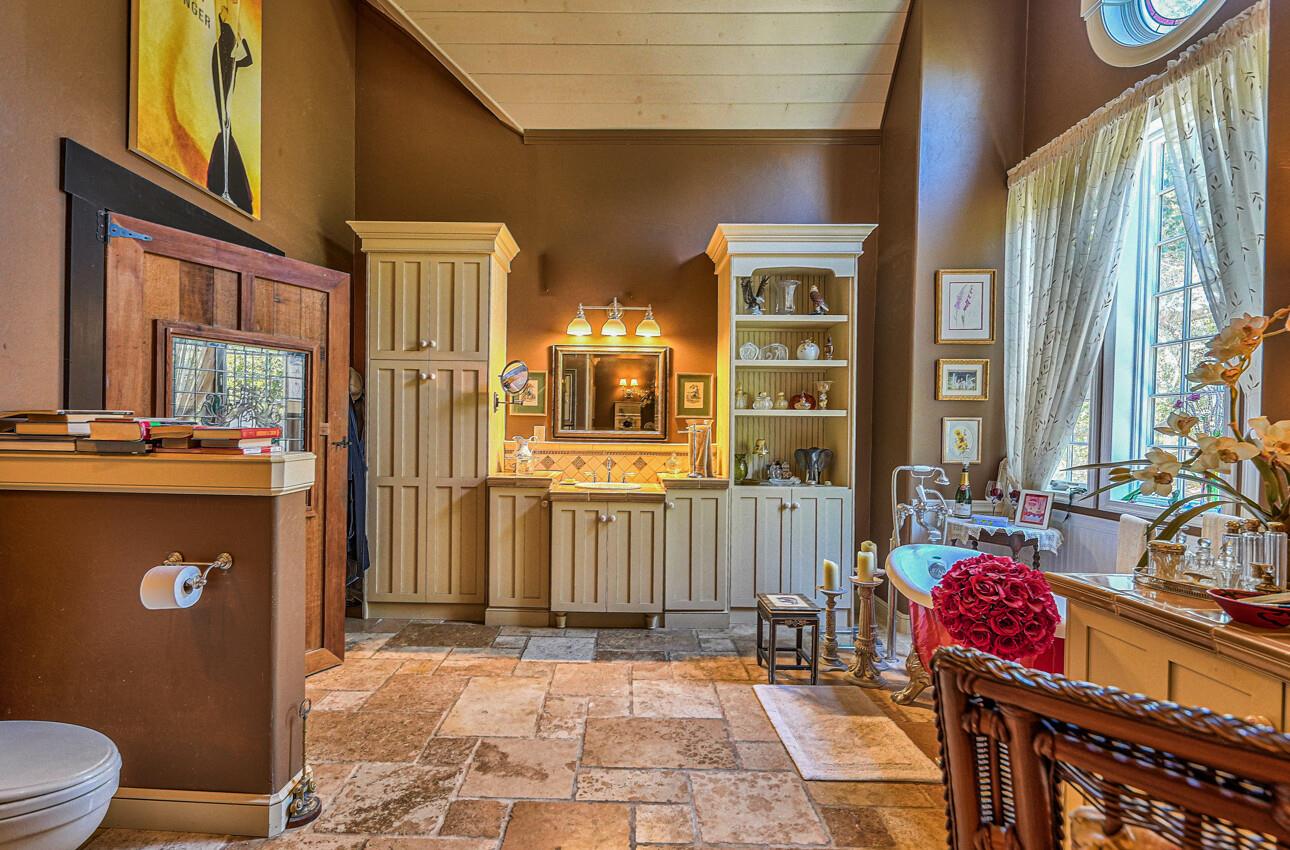 Detail Gallery Image 31 of 67 For 11751 Camino Escondido Rd, Carmel Valley,  CA 93924 - 4 Beds | 3/1 Baths