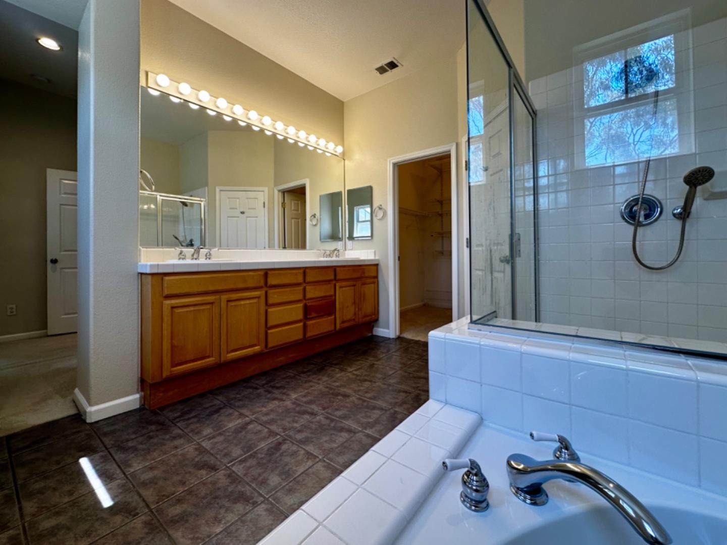 Detail Gallery Image 19 of 33 For 213 Fox Sparrow Ln, Brisbane,  CA 94005 - 3 Beds | 2/1 Baths