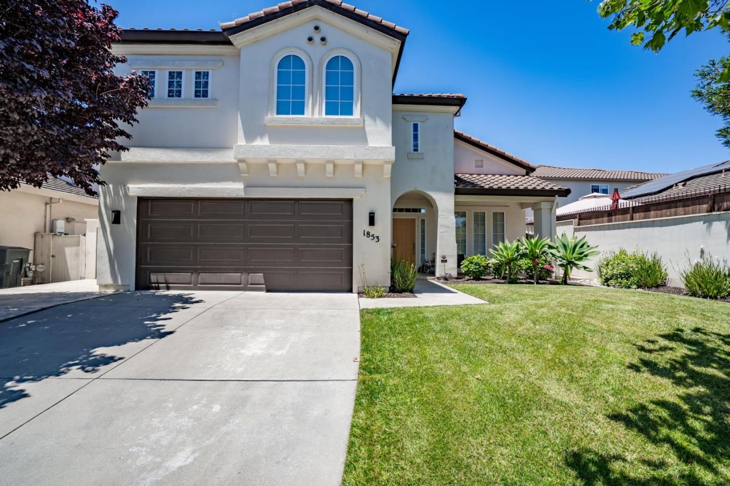 Detail Gallery Image 1 of 71 For 1853 Lancashire, Salinas,  CA 93906 - 4 Beds | 2/1 Baths