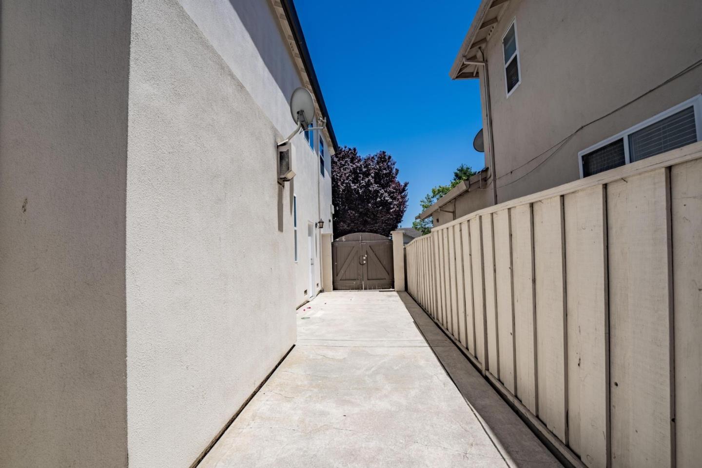 Detail Gallery Image 51 of 71 For 1853 Lancashire, Salinas,  CA 93906 - 4 Beds | 2/1 Baths