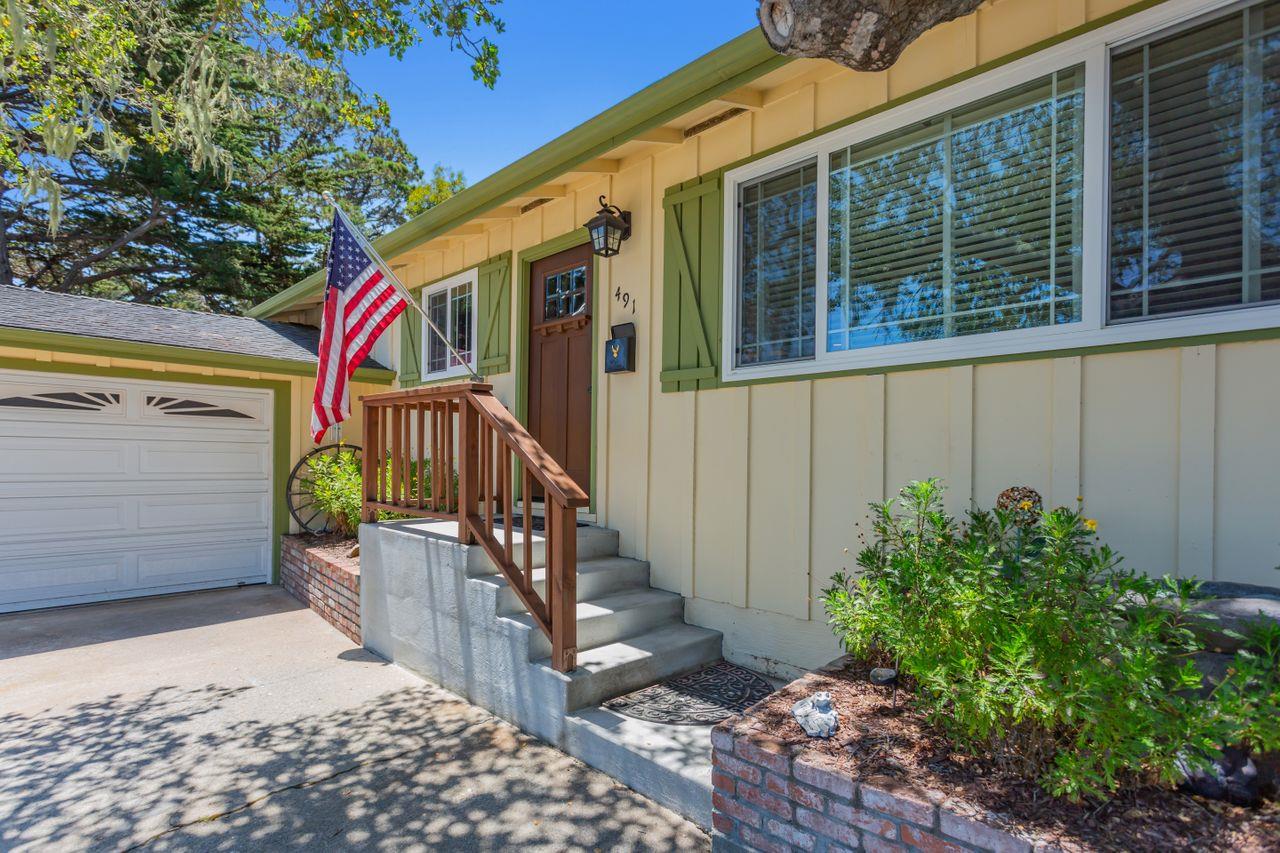 Detail Gallery Image 4 of 38 For 491 Mar Vista Dr, Monterey,  CA 93940 - 3 Beds | 2 Baths