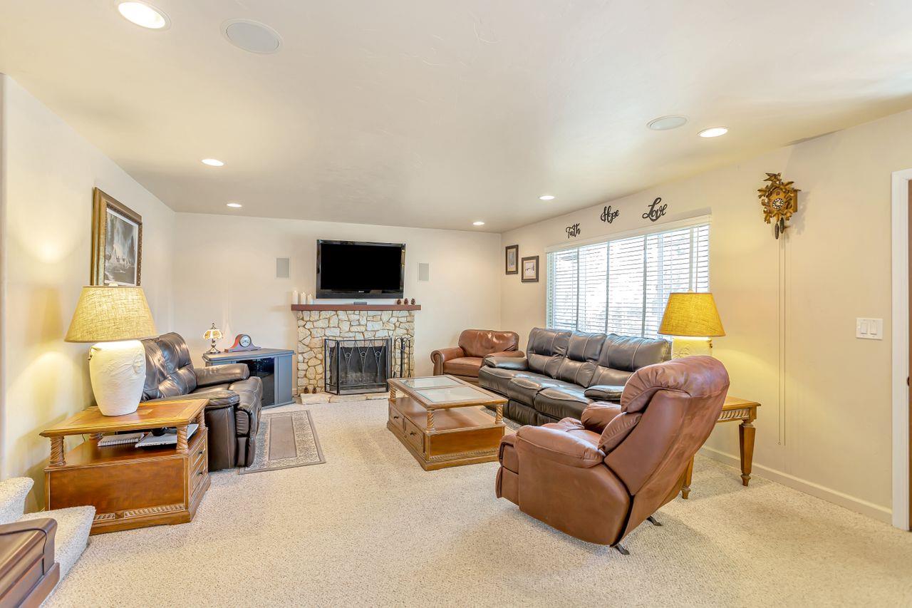 Detail Gallery Image 9 of 38 For 491 Mar Vista Dr, Monterey,  CA 93940 - 3 Beds | 2 Baths