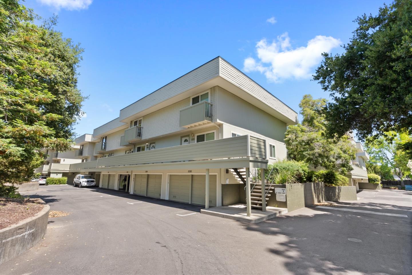 Detail Gallery Image 1 of 1 For 2395 Sharon Rd, Menlo Park,  CA 94025 - 3 Beds | 2/1 Baths