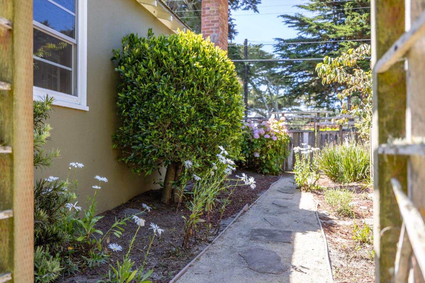 Detail Gallery Image 23 of 46 For 970 Sea Palm Ave, Pacific Grove,  CA 93950 - 2 Beds | 2 Baths