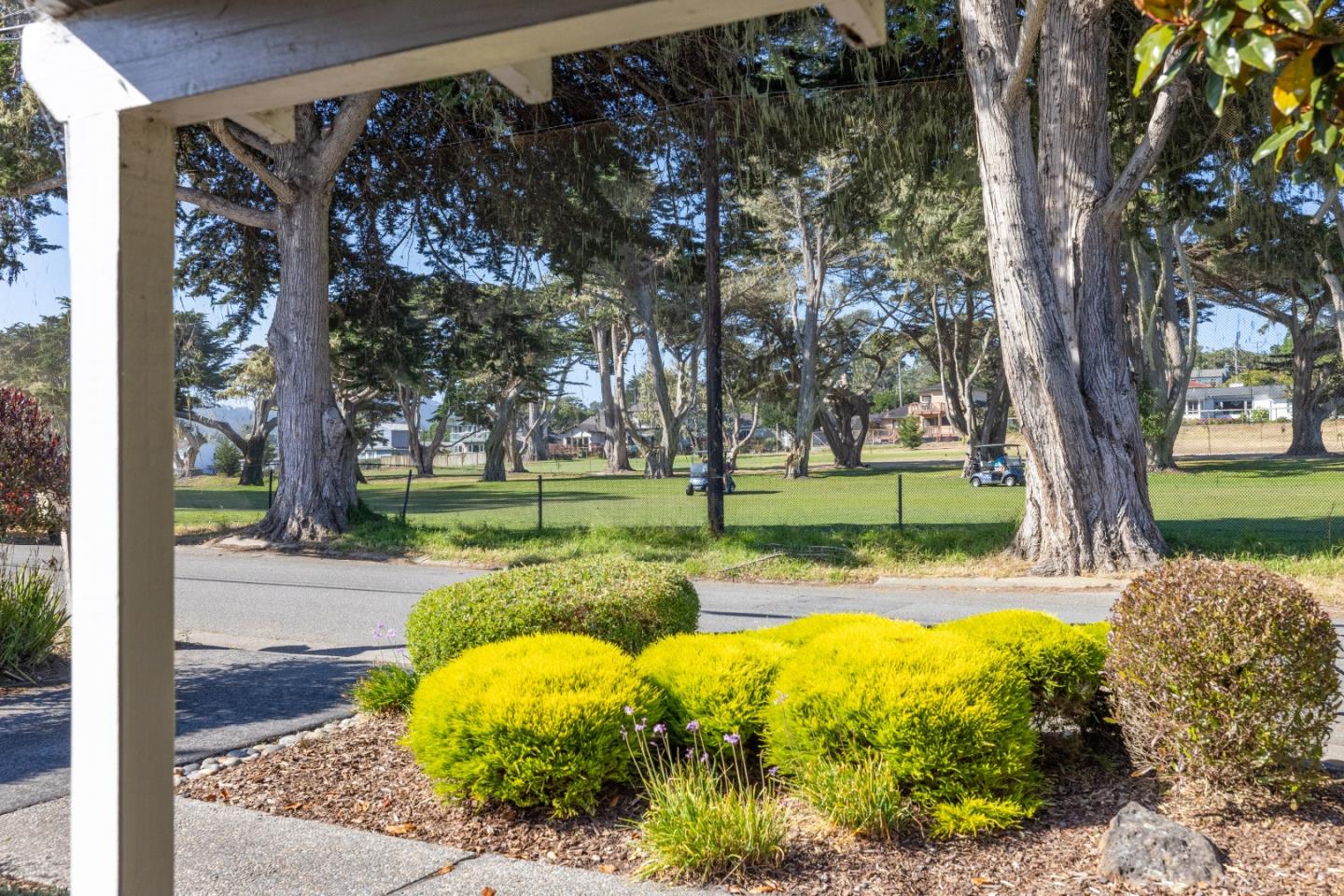 Detail Gallery Image 4 of 46 For 970 Sea Palm Ave, Pacific Grove,  CA 93950 - 2 Beds | 2 Baths