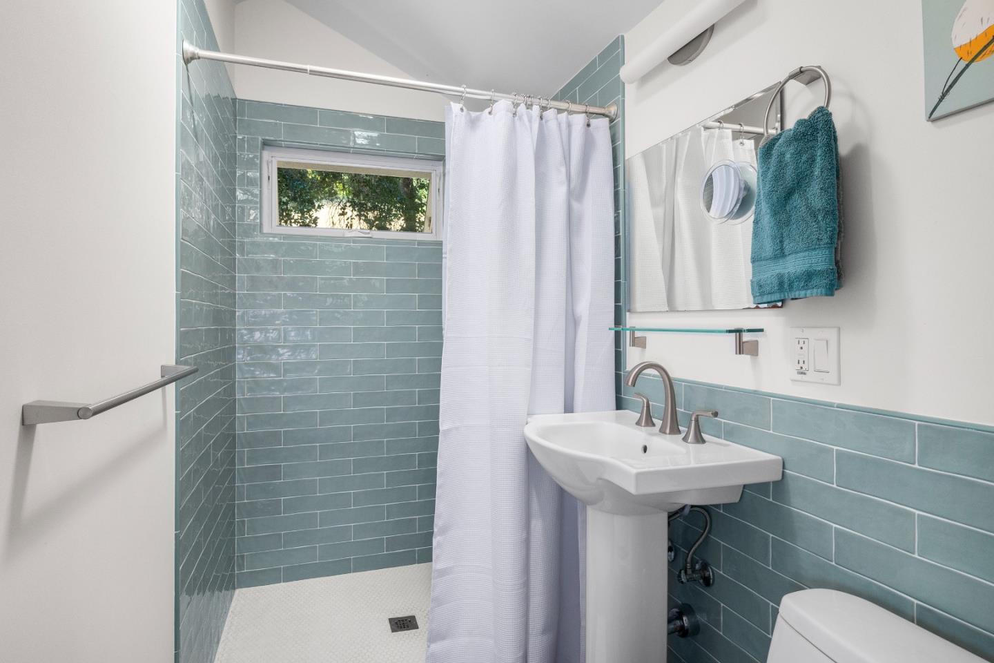 Detail Gallery Image 20 of 27 For 270 Hidden Ln, Santa Cruz,  CA 95060 - 3 Beds | 2 Baths