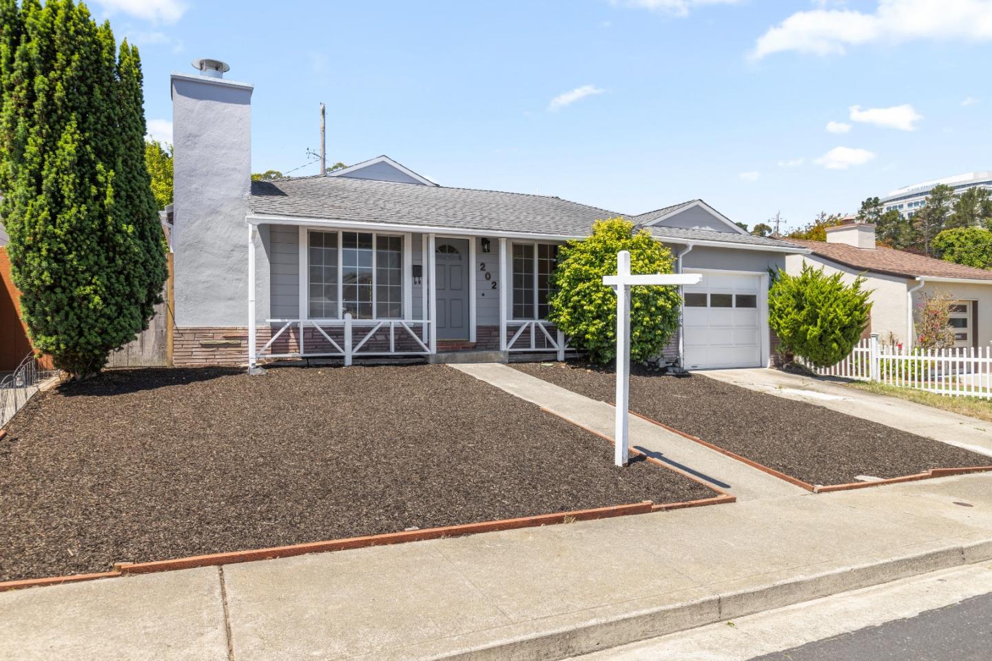 Detail Gallery Image 3 of 28 For 202 Clifden Dr, South San Francisco,  CA 94080 - 3 Beds | 1 Baths