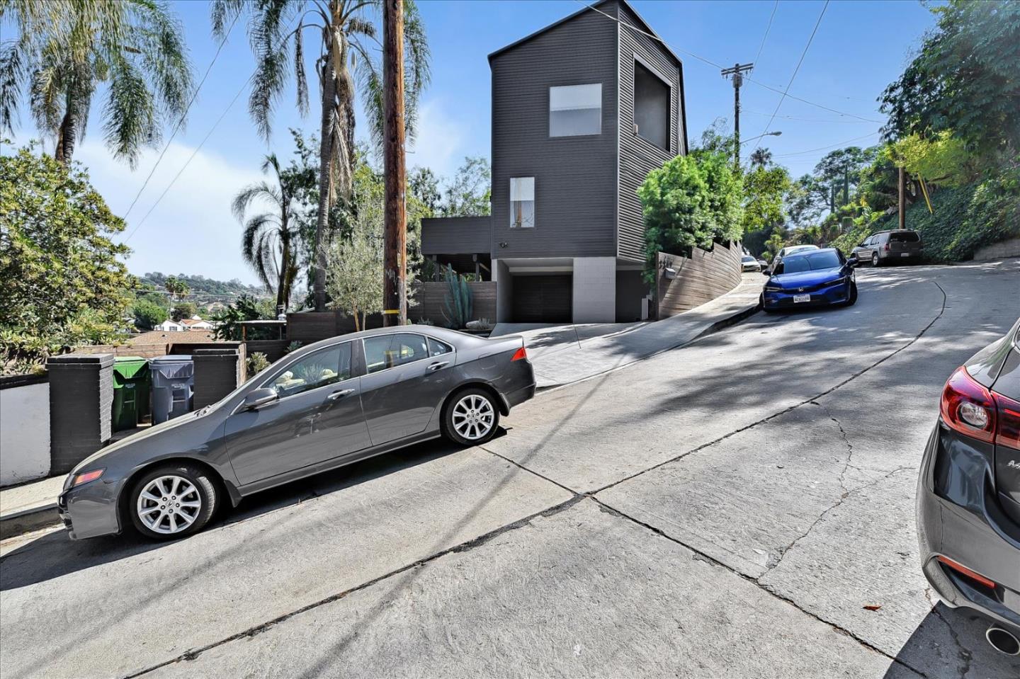 Detail Gallery Image 1 of 1 For 2269 Cazador Dr, Los Angeles,  CA 90065 - 3 Beds | 3 Baths