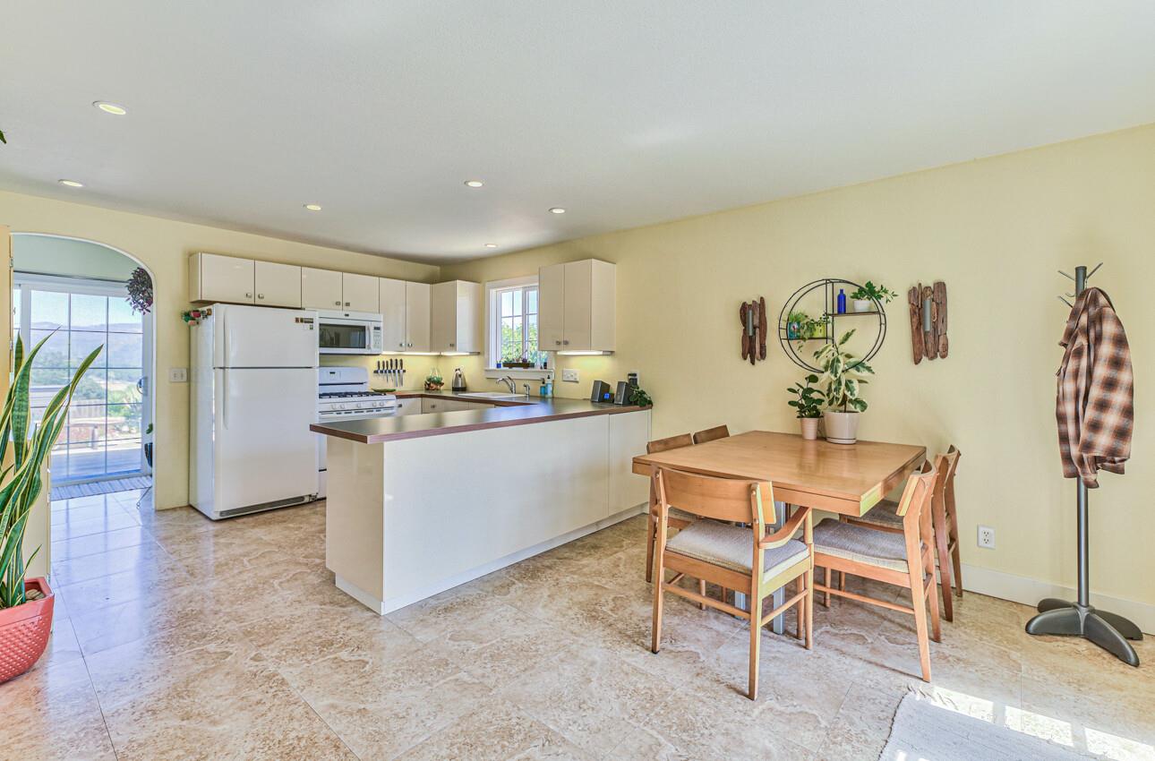 Detail Gallery Image 10 of 43 For 9450 Pollock Ln, Salinas,  CA 93907 - 2 Beds | 2 Baths