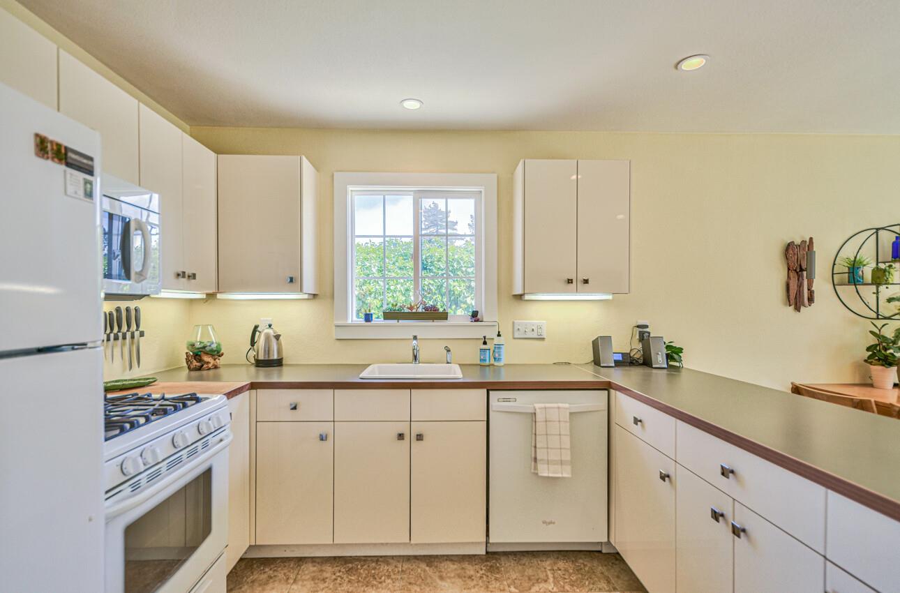 Detail Gallery Image 14 of 43 For 9450 Pollock Ln, Salinas,  CA 93907 - 2 Beds | 2 Baths