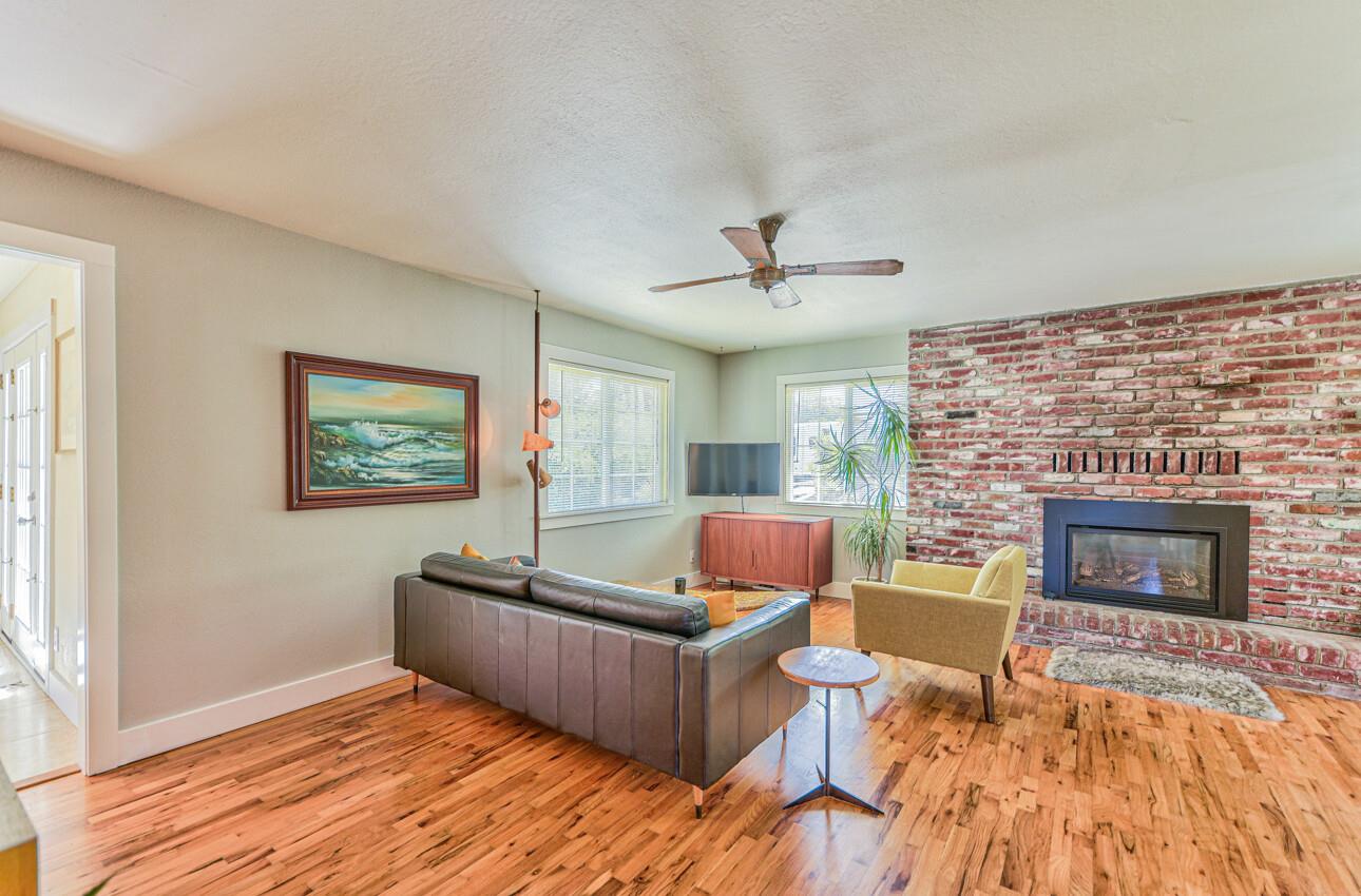 Detail Gallery Image 4 of 43 For 9450 Pollock Ln, Salinas,  CA 93907 - 2 Beds | 2 Baths