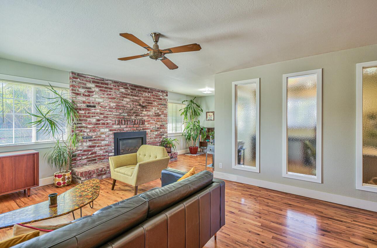 Detail Gallery Image 5 of 43 For 9450 Pollock Ln, Salinas,  CA 93907 - 2 Beds | 2 Baths