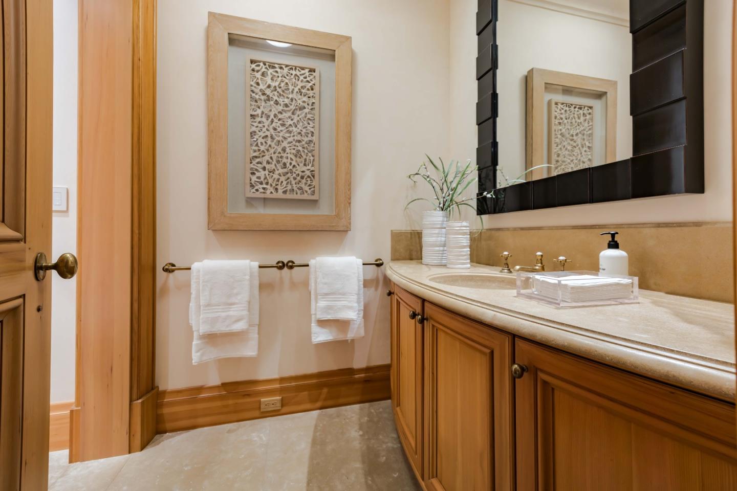 Detail Gallery Image 22 of 61 For 211 Winding Way, Woodside,  CA 94062 - 6 Beds | 8/2 Baths