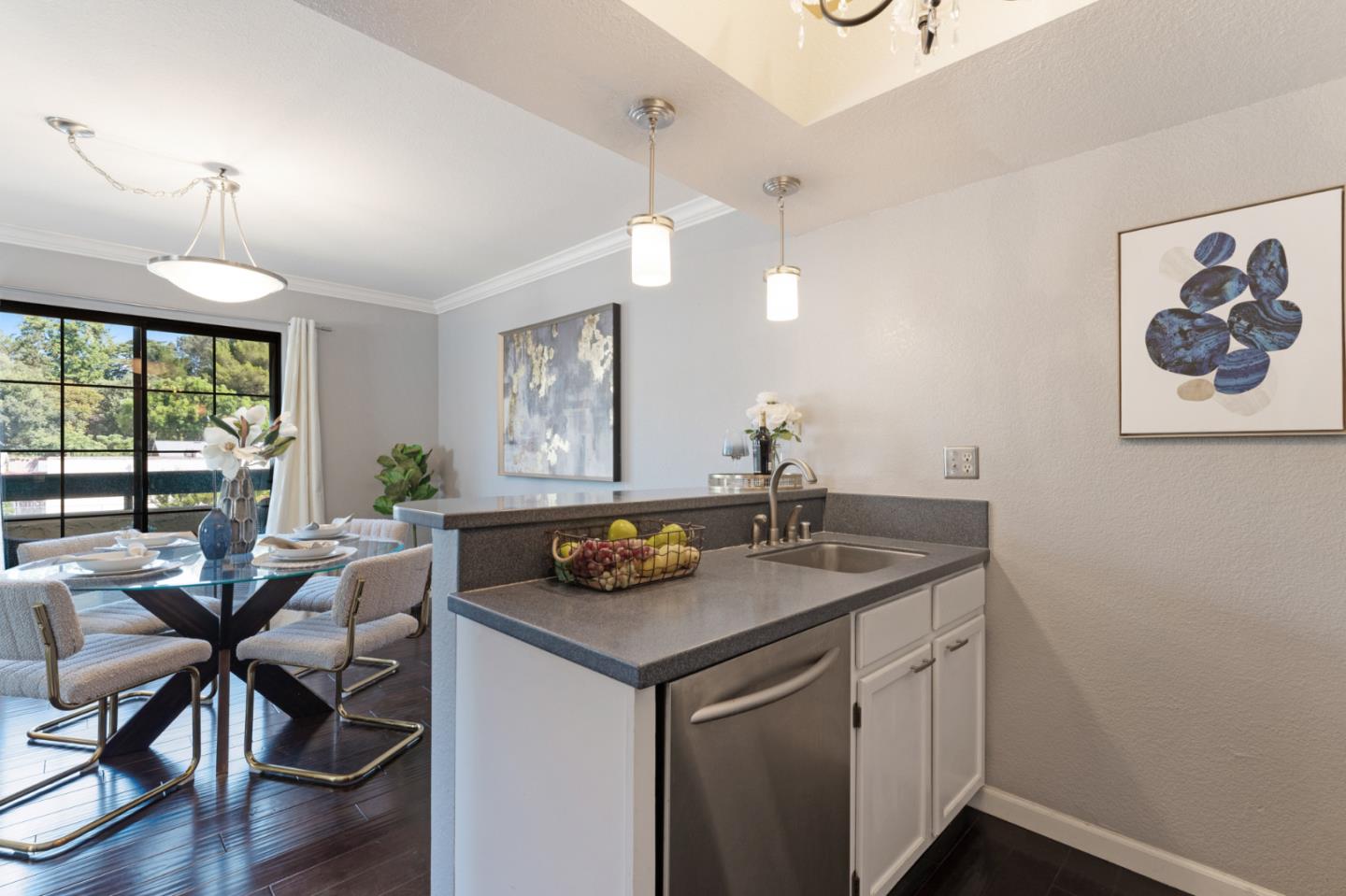 Detail Gallery Image 11 of 32 For 880 N Winchester Blvd #100,  Santa Clara,  CA 95050 - 2 Beds | 1/1 Baths