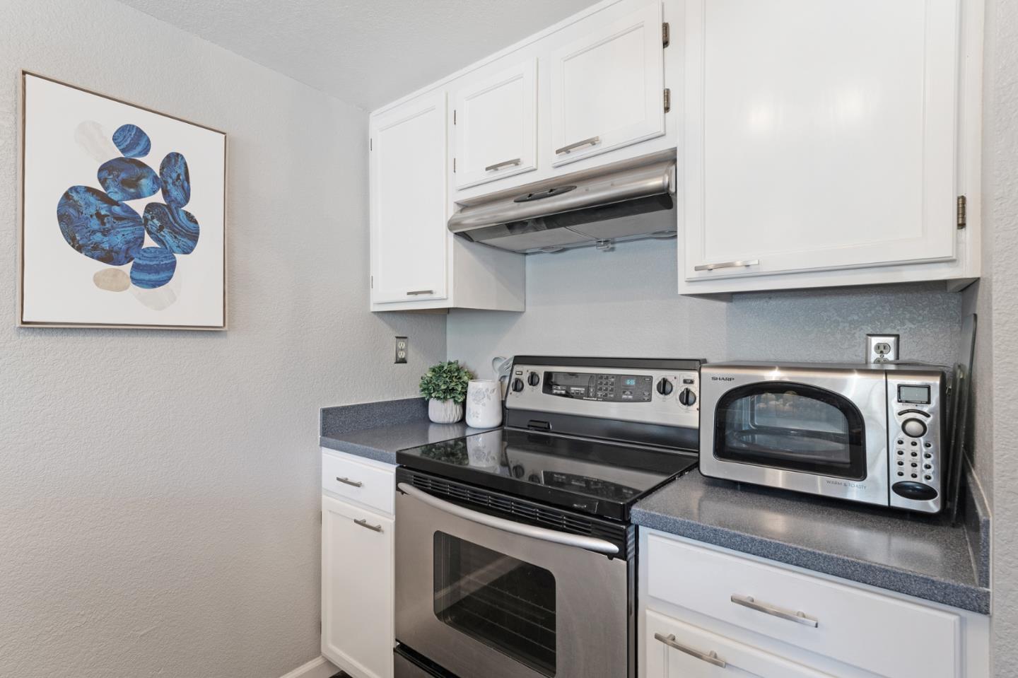 Detail Gallery Image 12 of 32 For 880 N Winchester Blvd #100,  Santa Clara,  CA 95050 - 2 Beds | 1/1 Baths