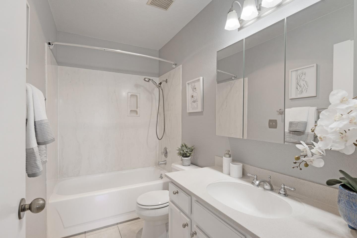 Detail Gallery Image 19 of 32 For 880 N Winchester Blvd #100,  Santa Clara,  CA 95050 - 2 Beds | 1/1 Baths