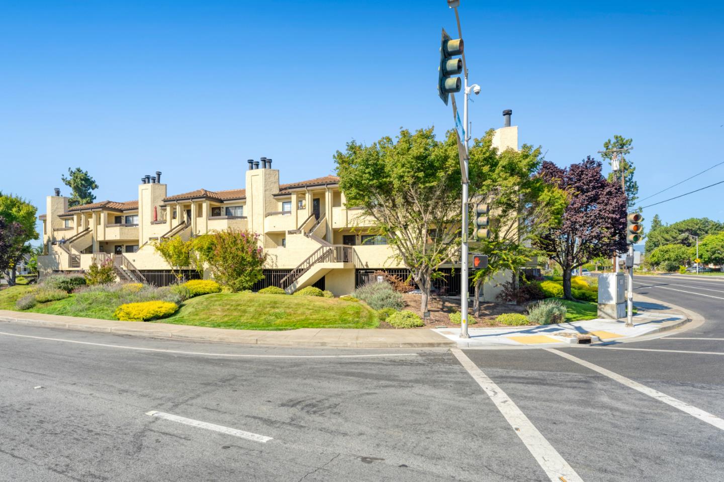 Detail Gallery Image 24 of 32 For 880 N Winchester Blvd #100,  Santa Clara,  CA 95050 - 2 Beds | 1/1 Baths