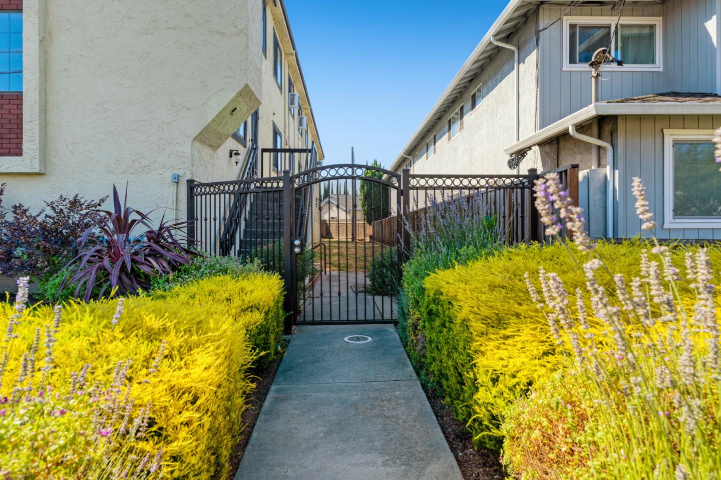 Detail Gallery Image 27 of 32 For 880 N Winchester Blvd #100,  Santa Clara,  CA 95050 - 2 Beds | 1/1 Baths