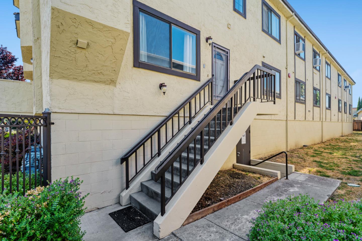 Detail Gallery Image 29 of 32 For 880 N Winchester Blvd #100,  Santa Clara,  CA 95050 - 2 Beds | 1/1 Baths