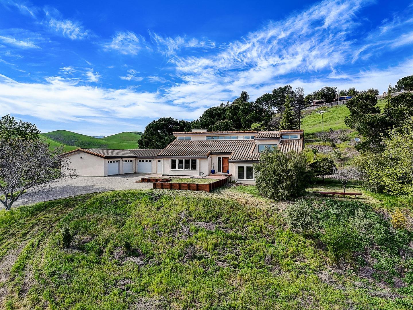 Detail Gallery Image 4 of 45 For 12560 Morgan Territory Rd, Livermore,  CA 94551 - 4 Beds | 3 Baths