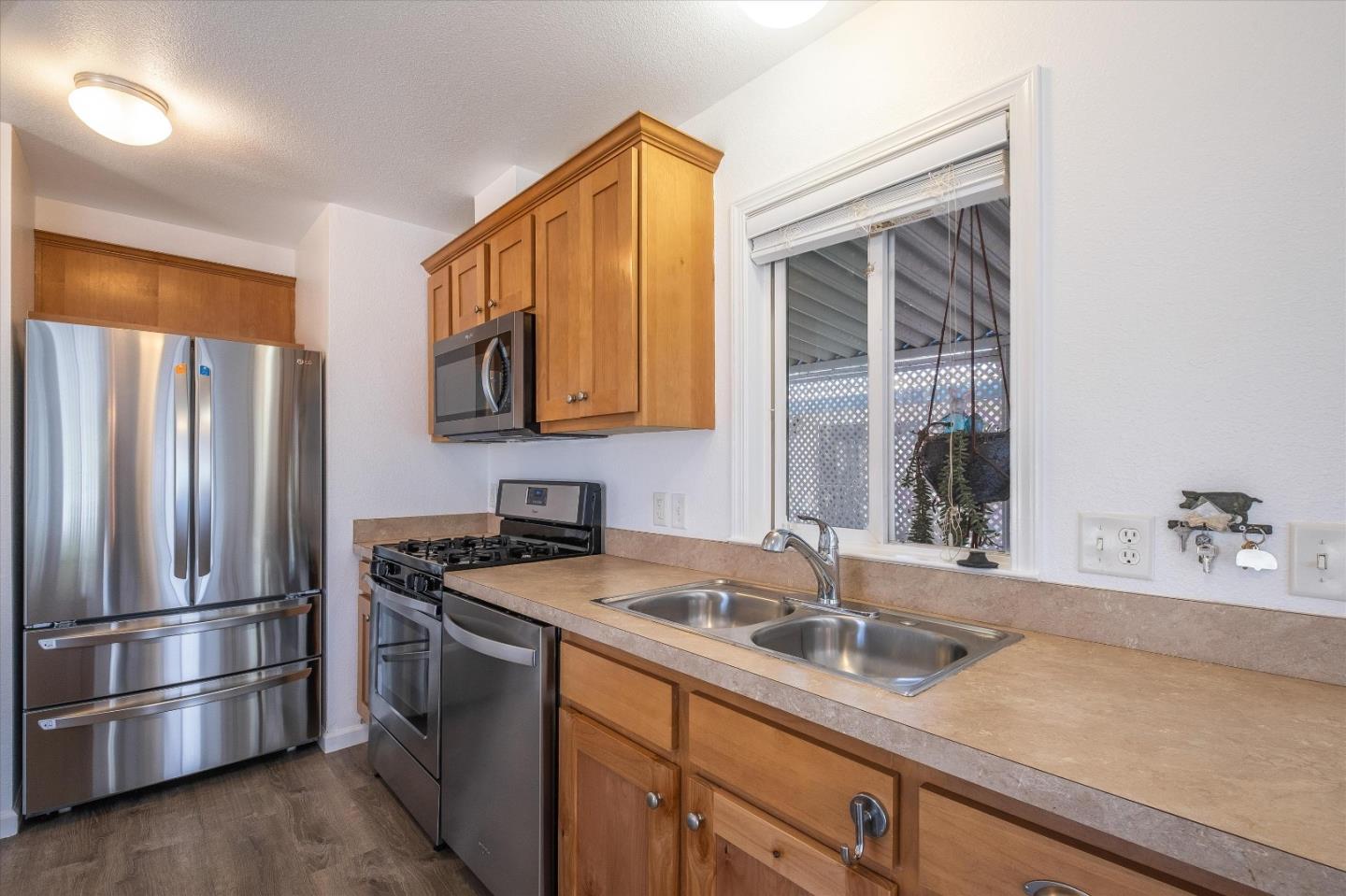 Detail Gallery Image 6 of 24 For 2355 Brommer St #48,  Santa Cruz,  CA 95062 - 1 Beds | 1 Baths