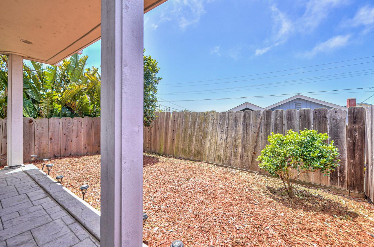 Detail Gallery Image 7 of 26 For 1289 Waring St, Seaside,  CA 93955 - 2 Beds | 2 Baths