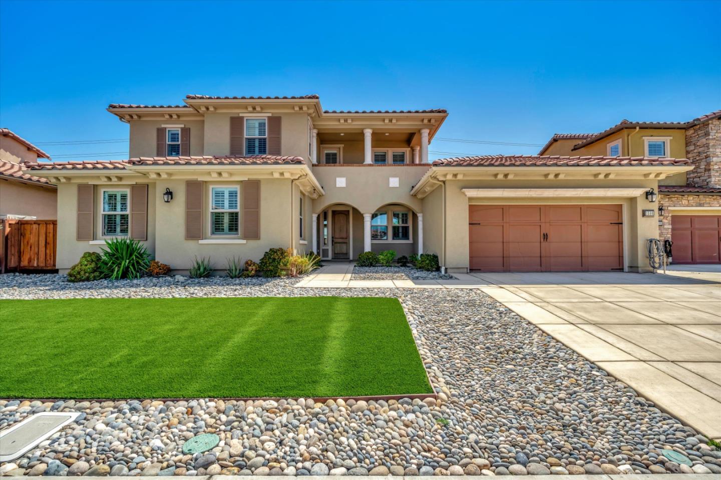 Detail Gallery Image 1 of 1 For 1586 Como Dr, Manteca,  CA 95337 - 5 Beds | 3/1 Baths