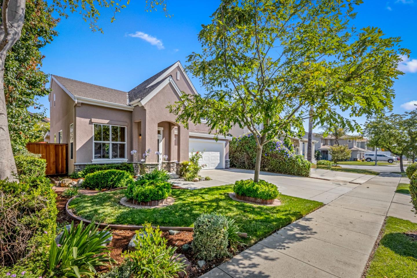 Detail Gallery Image 1 of 1 For 915 Sorrento Ct, Gilroy,  CA 95020 - 4 Beds | 2/1 Baths