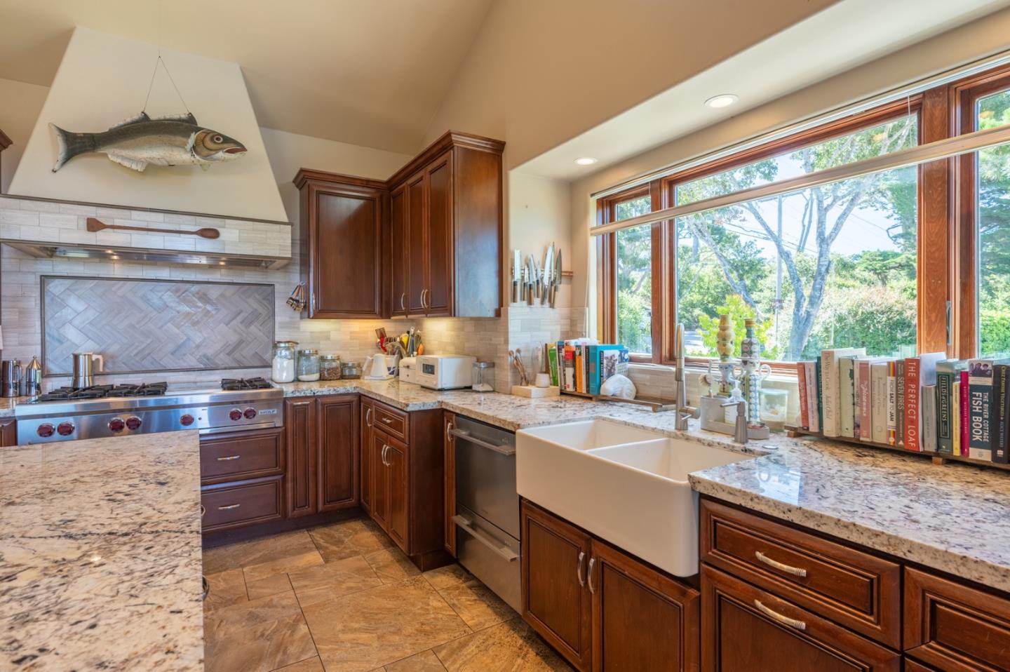 Detail Gallery Image 9 of 29 For 24332 San Juan Rd, Carmel,  CA 93923 - 3 Beds | 2/1 Baths