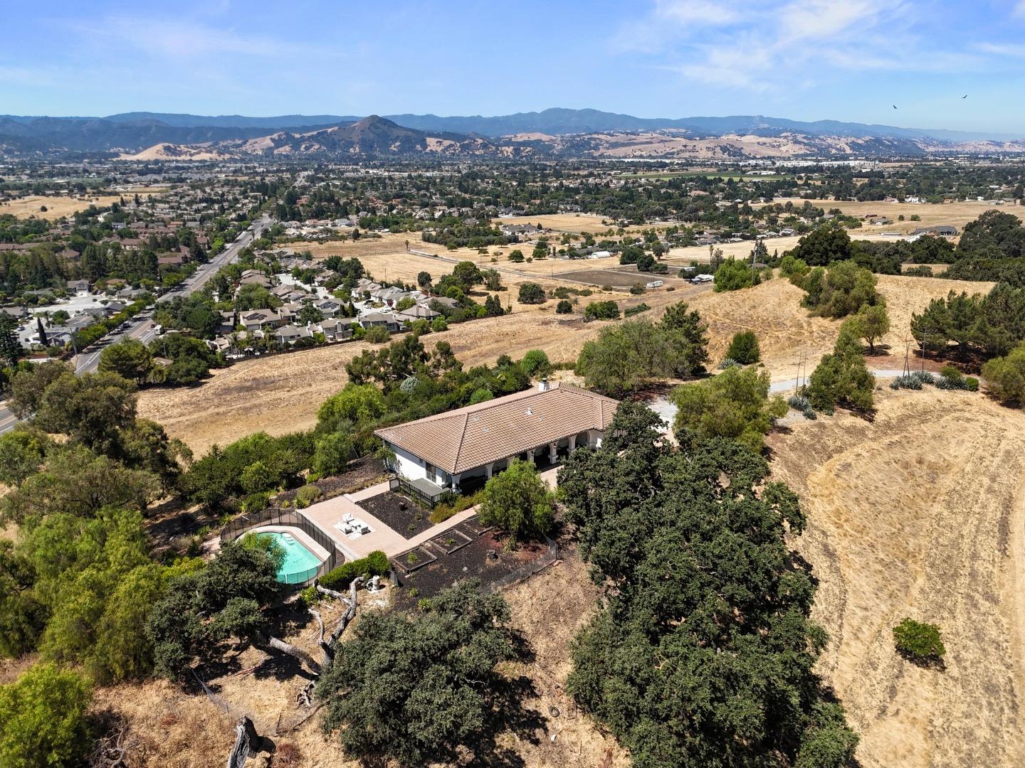 Detail Gallery Image 50 of 66 For 17101 Kruse Ranch Ln, Morgan Hill,  CA 95037 - 4 Beds | 2/1 Baths