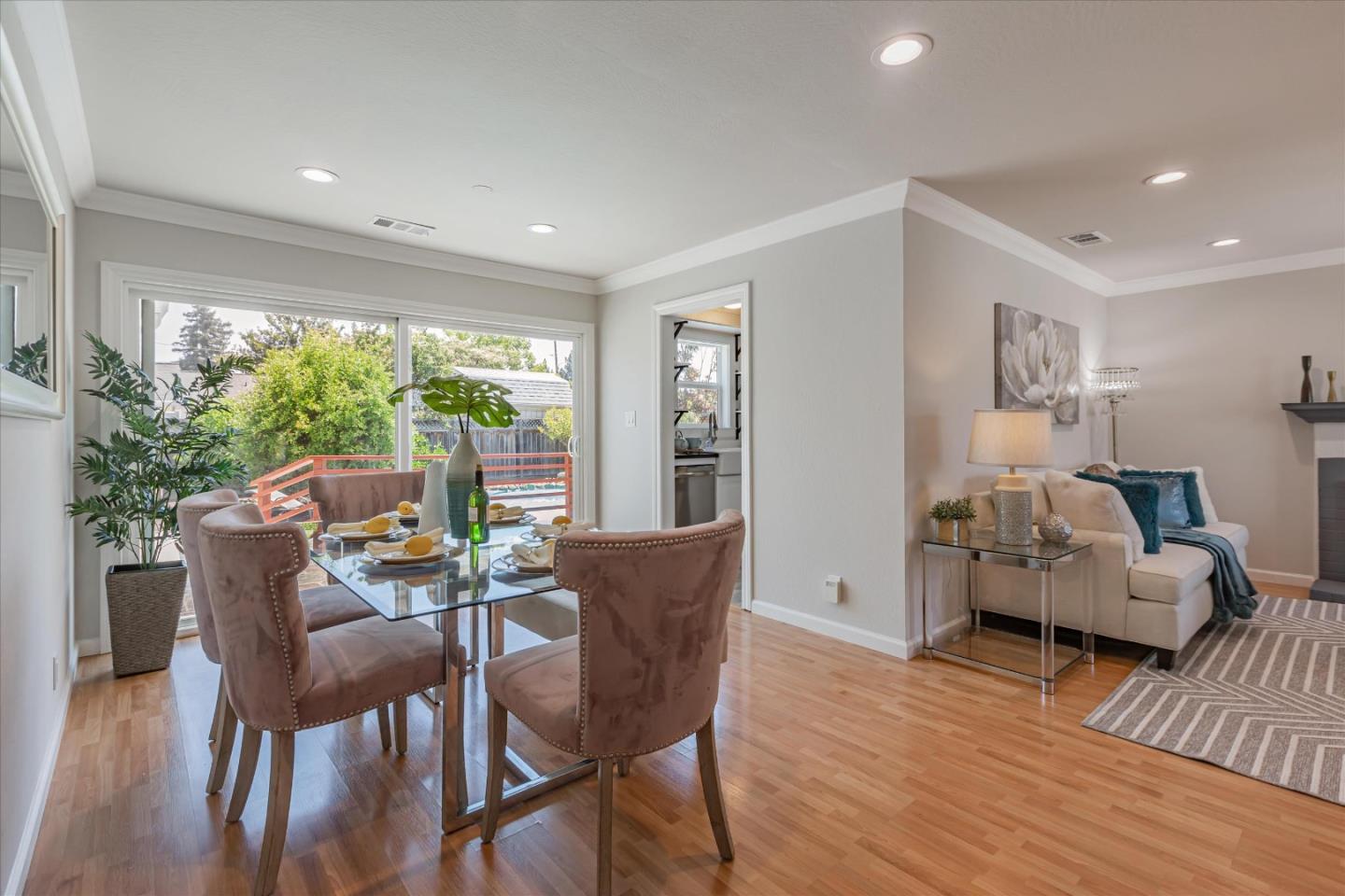 Detail Gallery Image 18 of 43 For 572 Halsey, San Jose,  CA 95128 - 3 Beds | 2 Baths