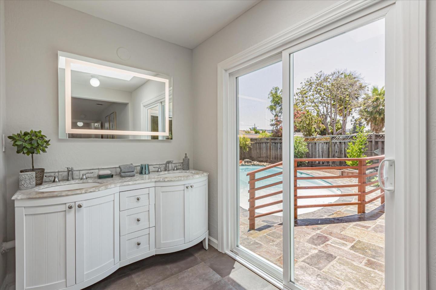 Detail Gallery Image 30 of 43 For 572 Halsey, San Jose,  CA 95128 - 3 Beds | 2 Baths