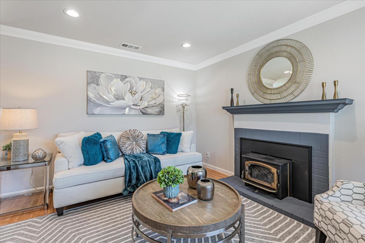 Detail Gallery Image 9 of 43 For 572 Halsey, San Jose,  CA 95128 - 3 Beds | 2 Baths