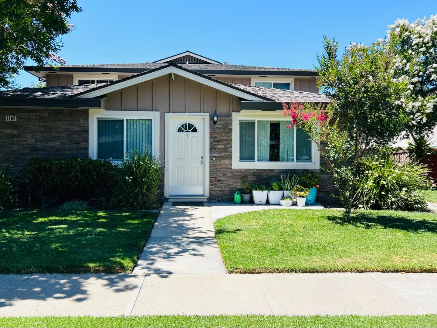 Detail Gallery Image 1 of 1 For 1269 Bouret Dr #4,  San Jose,  CA 95118 - 2 Beds | 1 Baths