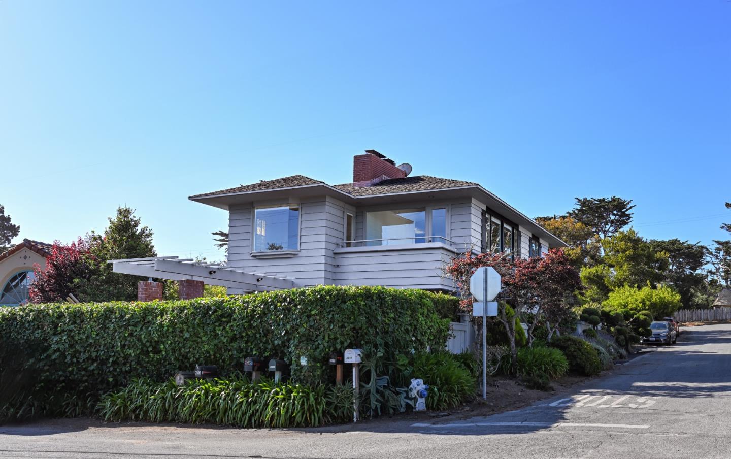 Detail Gallery Image 4 of 40 For 2416 Bay View Ave, Carmel,  CA 93923 - 3 Beds | 4/1 Baths