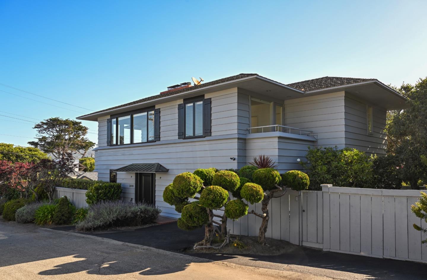 Detail Gallery Image 5 of 40 For 2416 Bay View Ave, Carmel,  CA 93923 - 3 Beds | 4/1 Baths