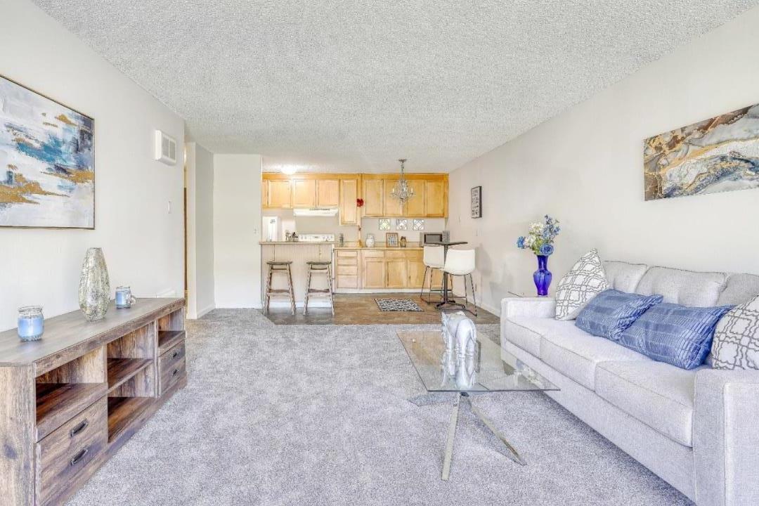 Detail Gallery Image 1 of 26 For 960 Shorepoint Ct #114,  Alameda,  CA 94501 - 1 Beds | 1 Baths