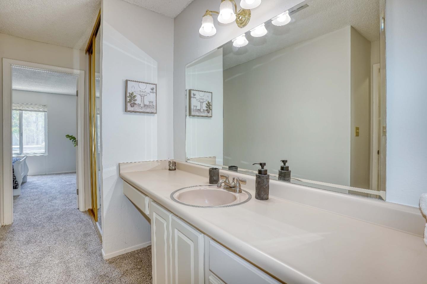 Detail Gallery Image 12 of 26 For 960 Shorepoint Ct #114,  Alameda,  CA 94501 - 1 Beds | 1 Baths