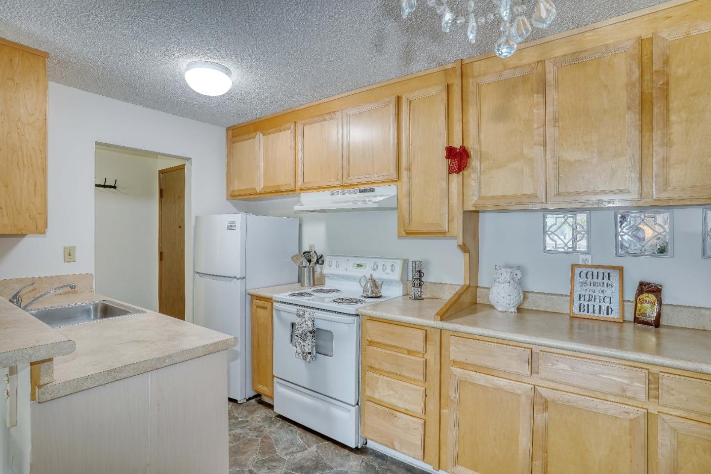 Detail Gallery Image 6 of 26 For 960 Shorepoint Ct #114,  Alameda,  CA 94501 - 1 Beds | 1 Baths