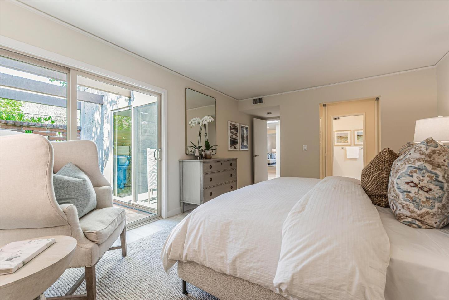 Detail Gallery Image 23 of 69 For 17 Meadow Park Cir, Belmont,  CA 94002 - 2 Beds | 2 Baths