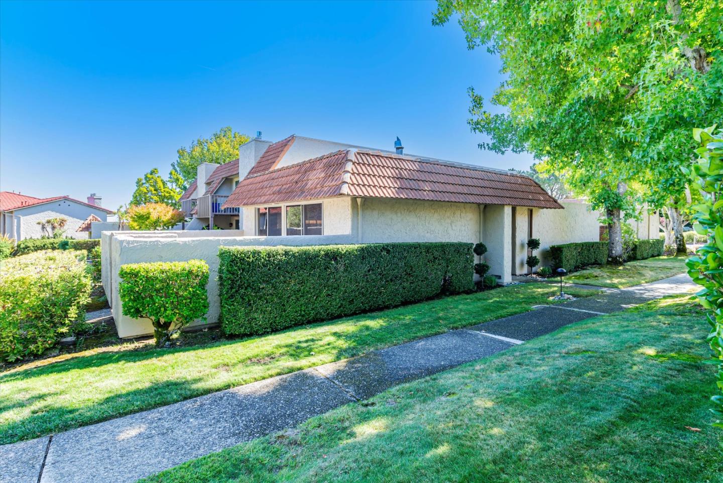 Detail Gallery Image 3 of 69 For 17 Meadow Park Cir, Belmont,  CA 94002 - 2 Beds | 2 Baths