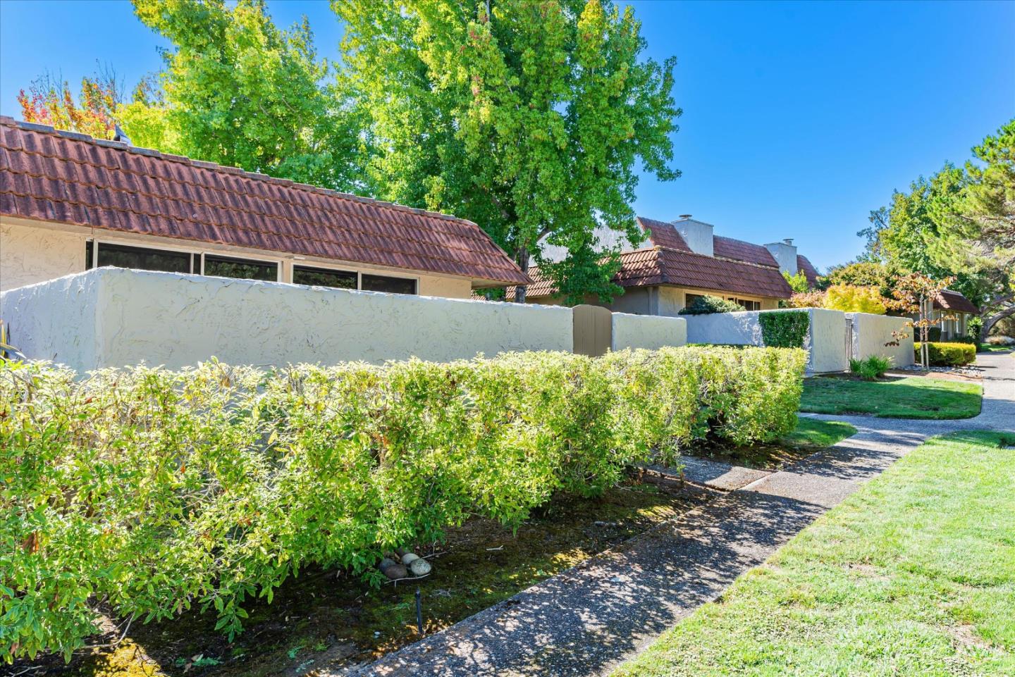 Detail Gallery Image 33 of 69 For 17 Meadow Park Cir, Belmont,  CA 94002 - 2 Beds | 2 Baths