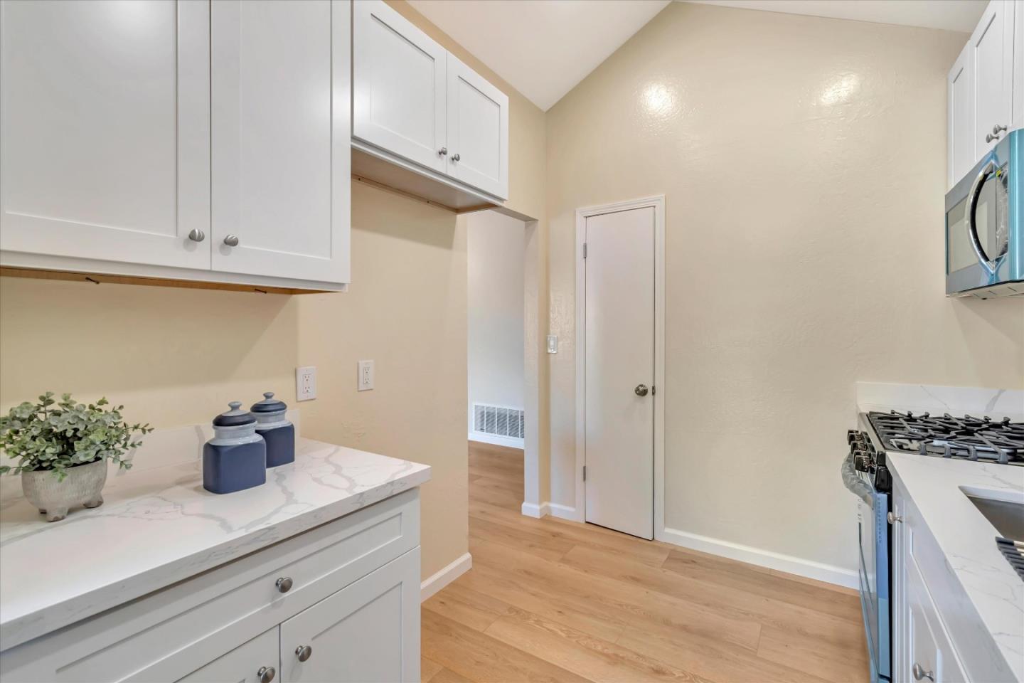 Detail Gallery Image 15 of 25 For 959 Ridgeview Ct #B,  South San Francisco,  CA 94080 - 2 Beds | 1 Baths