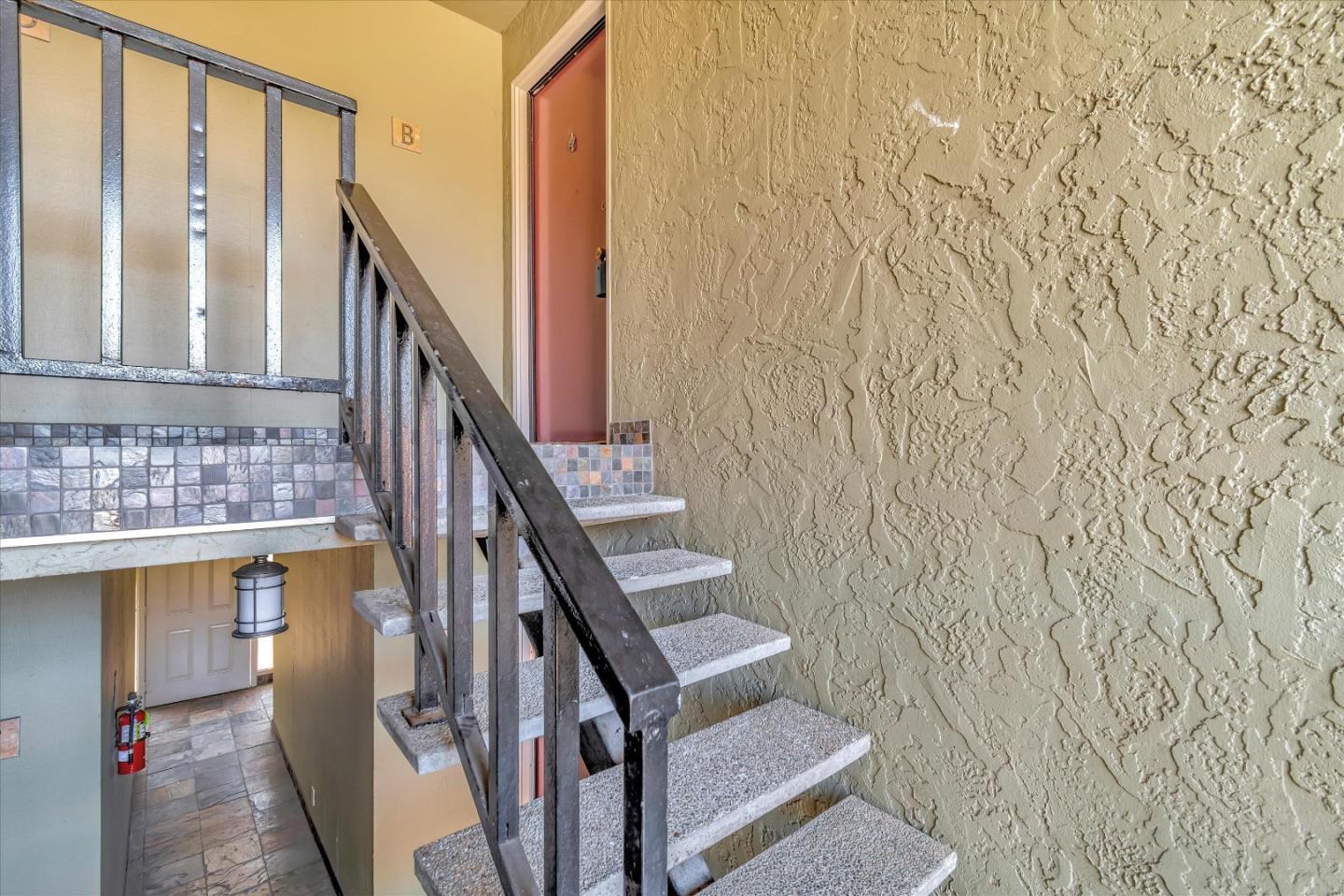 Detail Gallery Image 6 of 25 For 959 Ridgeview Ct #B,  South San Francisco,  CA 94080 - 2 Beds | 1 Baths