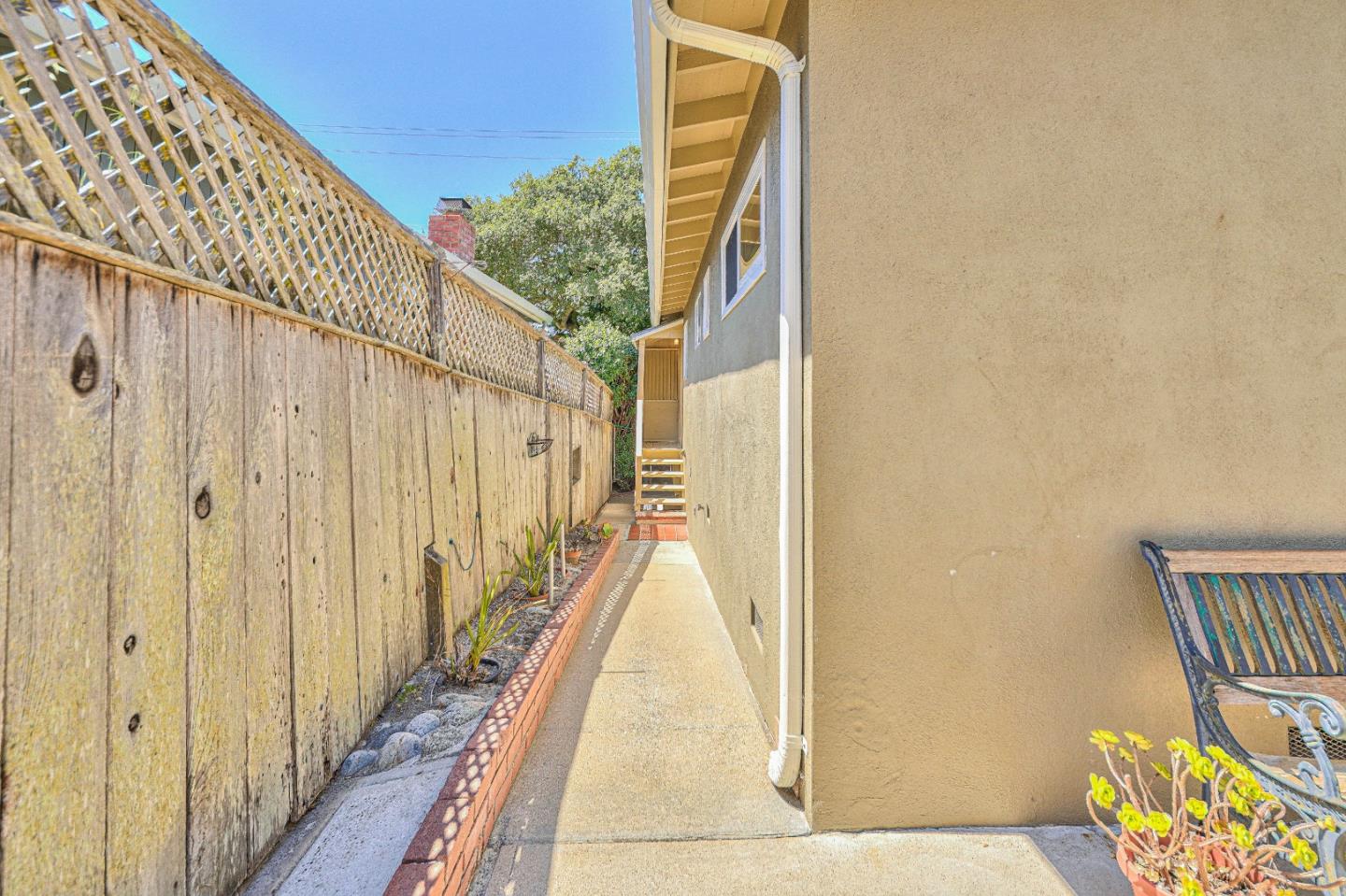 Detail Gallery Image 31 of 36 For 895 Lobos St, Monterey,  CA 93940 - 3 Beds | 1/1 Baths