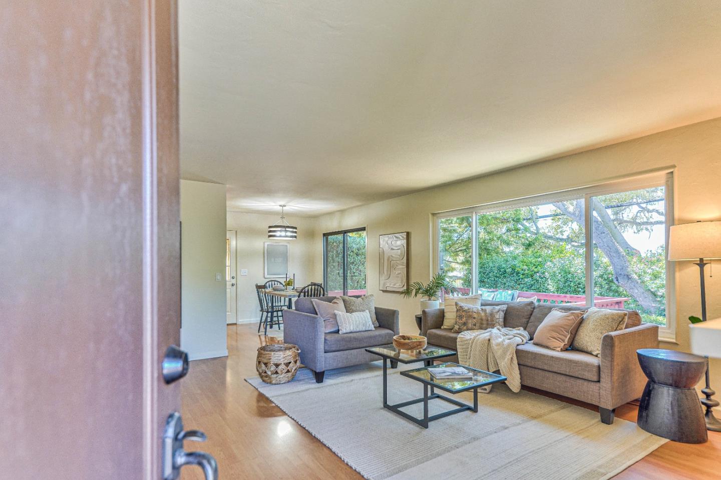 Detail Gallery Image 5 of 36 For 895 Lobos St, Monterey,  CA 93940 - 3 Beds | 1/1 Baths