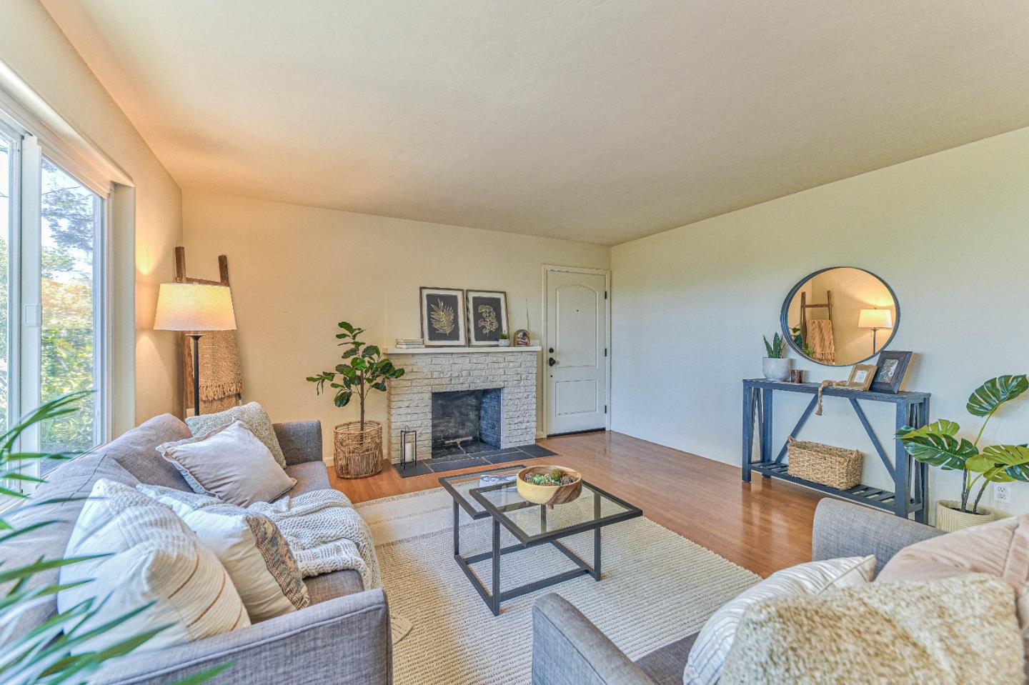 Detail Gallery Image 7 of 36 For 895 Lobos St, Monterey,  CA 93940 - 3 Beds | 1/1 Baths