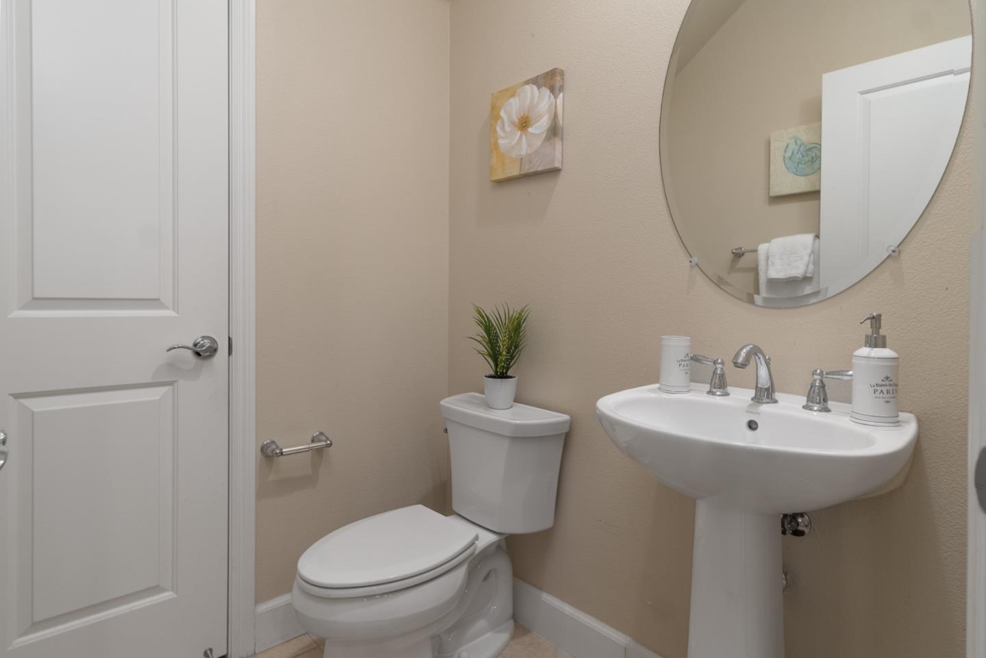 Detail Gallery Image 11 of 24 For 545 Holthouse Ter, Sunnyvale,  CA 94087 - 2 Beds | 2/1 Baths