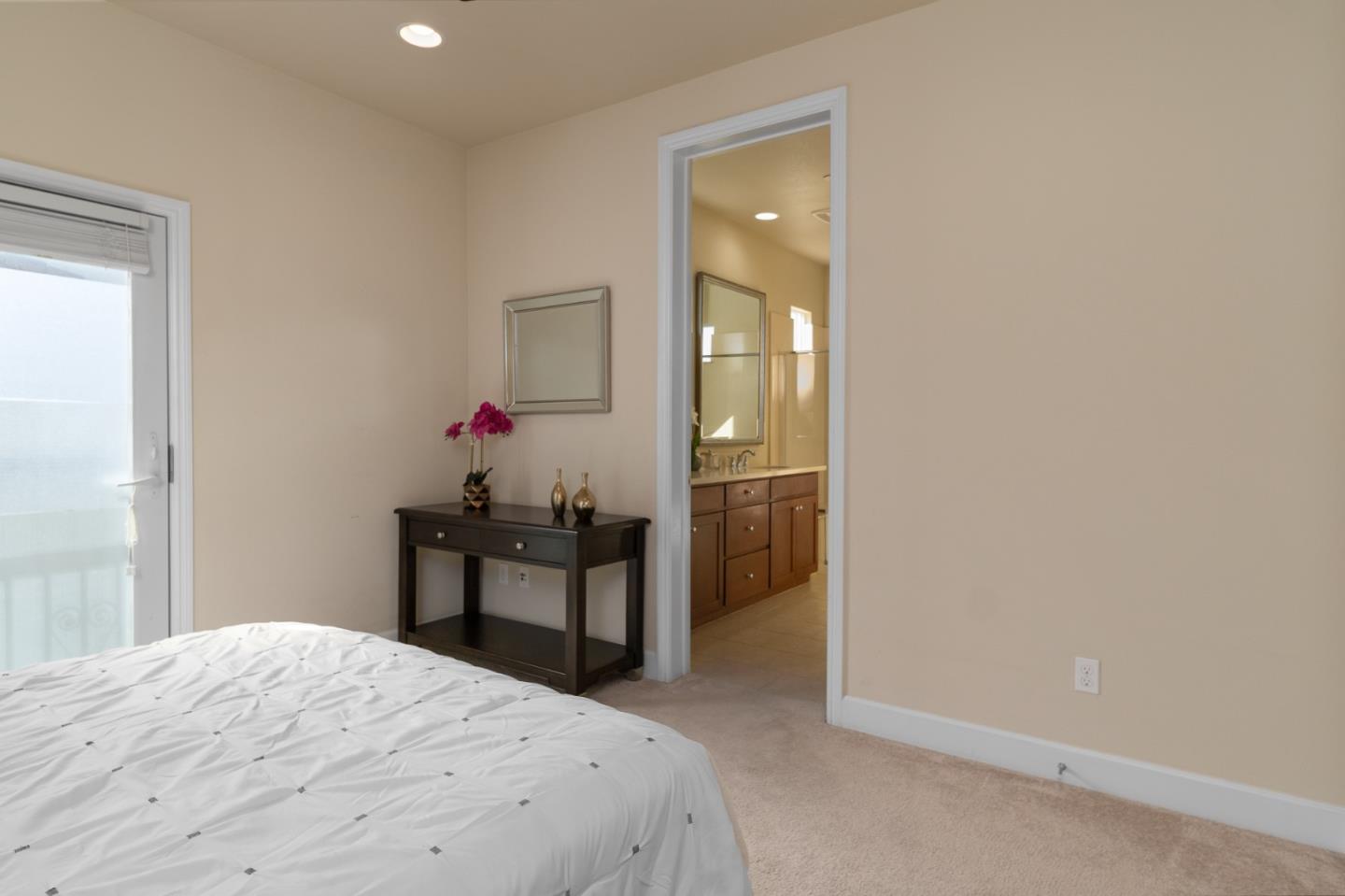 Detail Gallery Image 13 of 24 For 545 Holthouse Ter, Sunnyvale,  CA 94087 - 2 Beds | 2/1 Baths