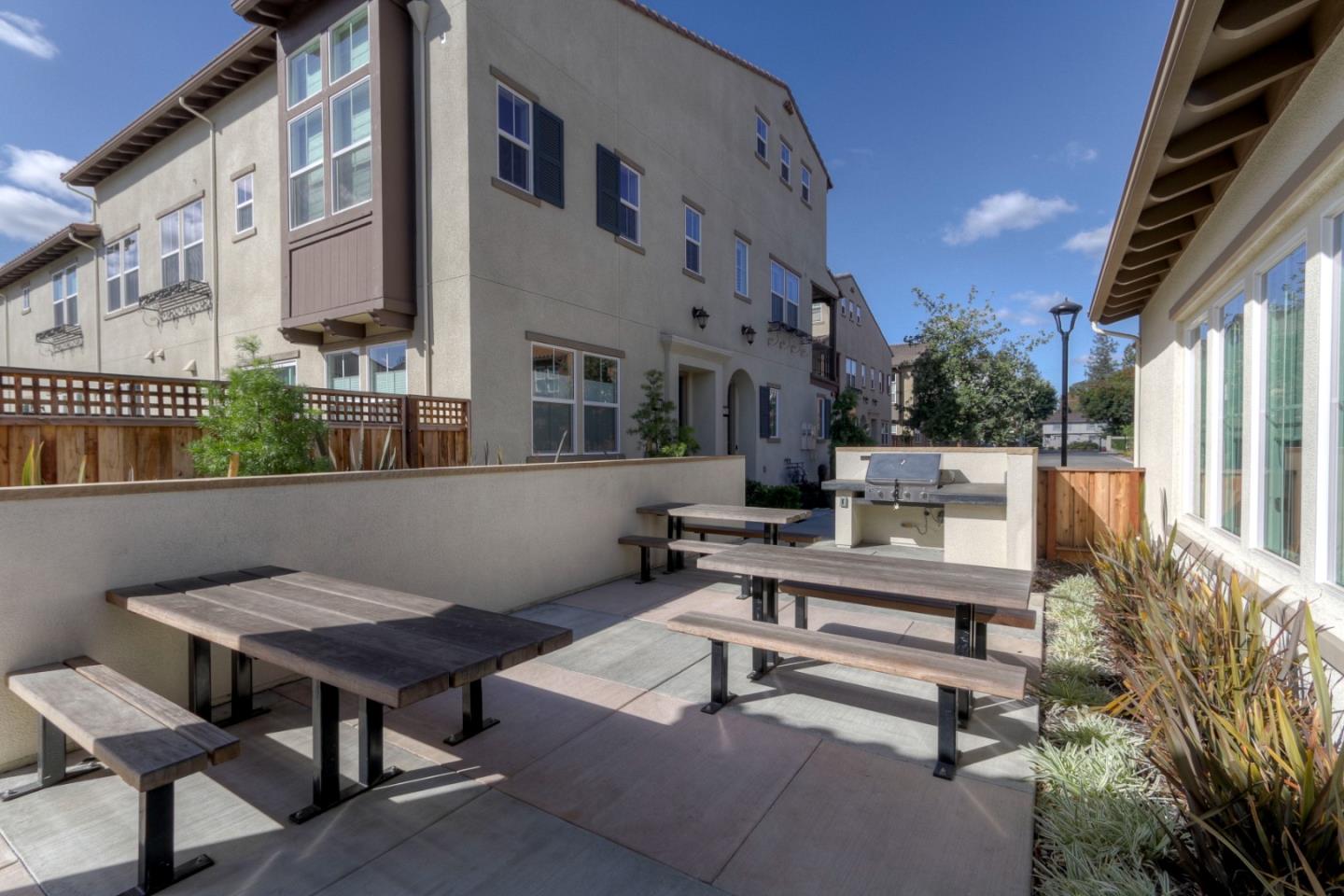 Detail Gallery Image 19 of 24 For 545 Holthouse Ter, Sunnyvale,  CA 94087 - 2 Beds | 2/1 Baths